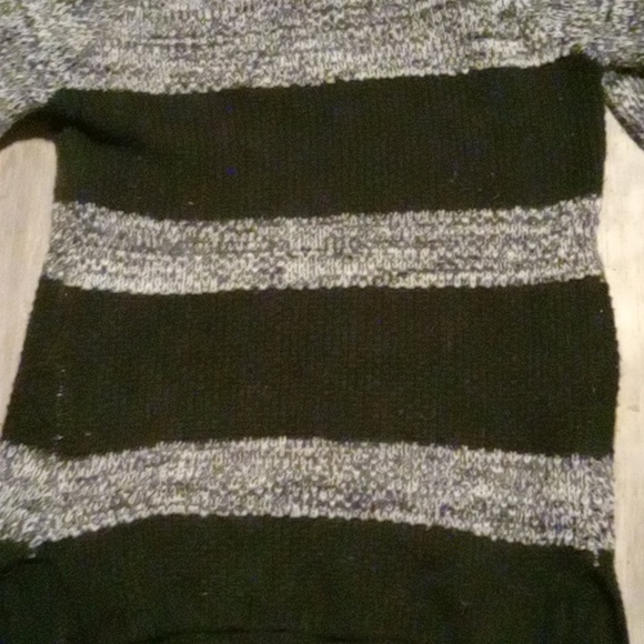 Pink rose black and  gray striped extra large sweater - Picture 2 of 4